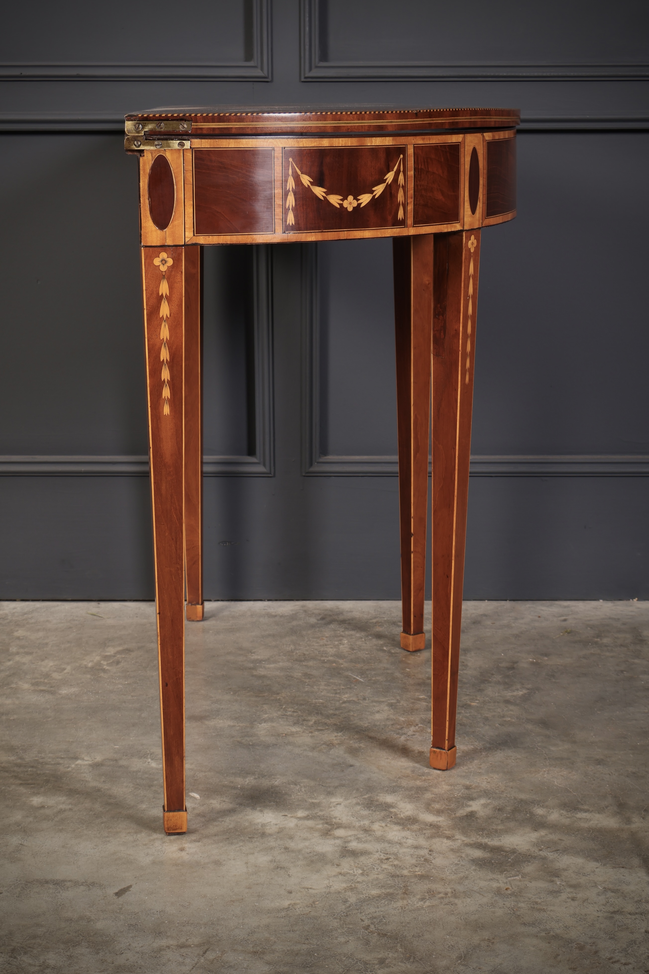 Rare 18th Century Marquetry Inlaid Tea Table 18th century Antique Furniture 14
